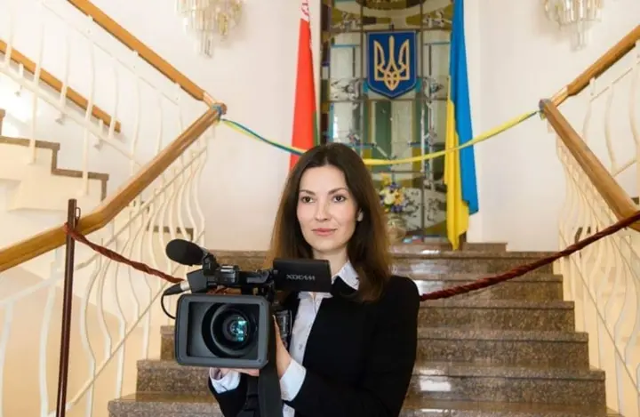 Російська шпигунка роками брала інтерв’ю в Єрмака та Данілова, поки СБУ не взяла її на спробі проникнення в ГУР