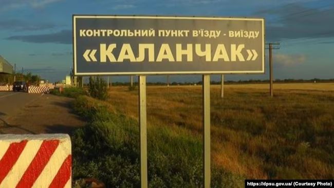 Як російські загарбники сховали у Каланчаку відділок поліції разом із півсотнею українських заручників