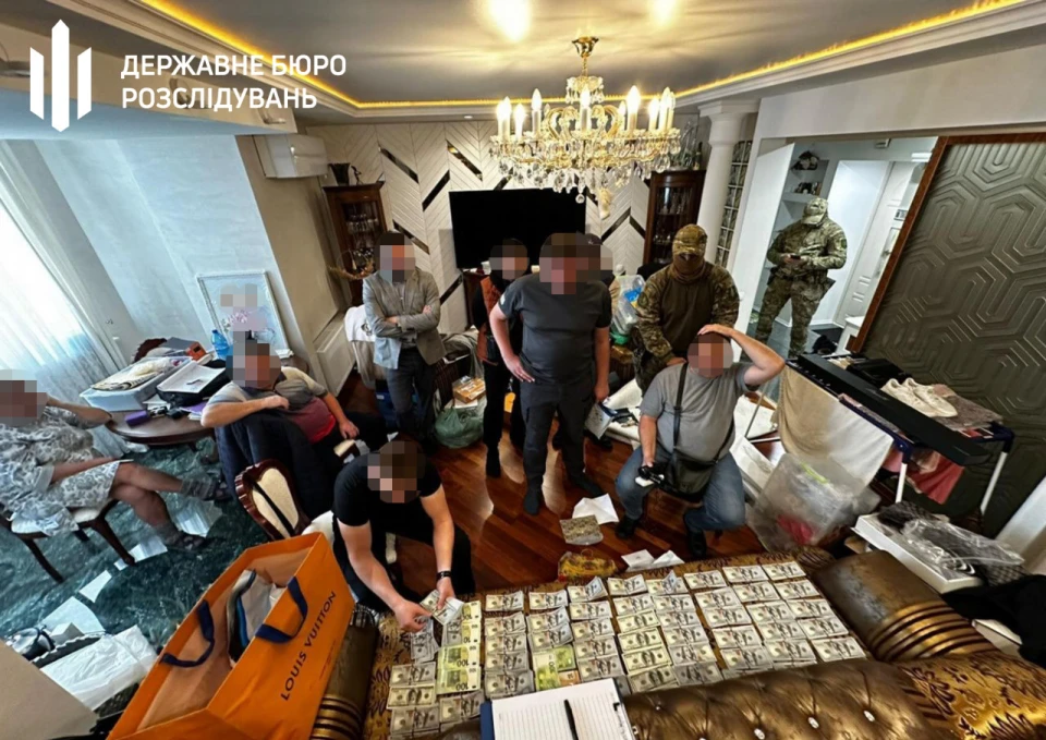 Гучний скандал із десятками «важкохворих» прокурорів Хмельниччини закінчився поразкою держави