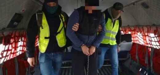 Польща, Олександр Безрукавий під час екстрадиції з Боснії і Герцеговини до Польщі в лютому 2025 року.