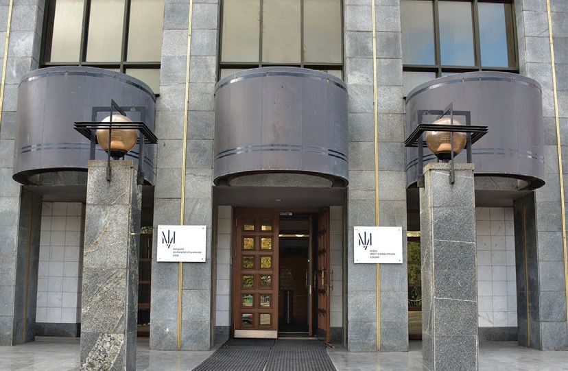 Сім років ВАКС: черга зі справ зменшилася на цілих 5 штук, а застави тепер відмивають через 100 фірм прямо на рахунок суду