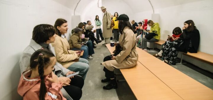 «Мобільні укриття – це точно краще, ніж нічого. Потреба в цих укриттях – очевидна. Я вважаю це (відсутність мобільних укриттів – ред.) величезною безвідповідальністю, ціна якої життя людей» – Леонід Ємець