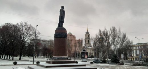 Оккупированный Донецк вошел в новый год с управленческим переворотом. Назначенные Москвой кураторы вышли из тени и заняли ключевые управленческие позиции в Донецке. «Герои войны» отодвинуты на третий или второй план и даже не претендуют на формальное признание.