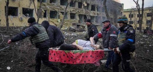 после российской бомбардировки роддома в Мариуопле