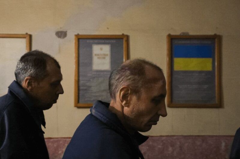 Російські військовополонені у спеціально обладнаному таборі у Львівській області. Фото: Стас Юрченко, Ґрати