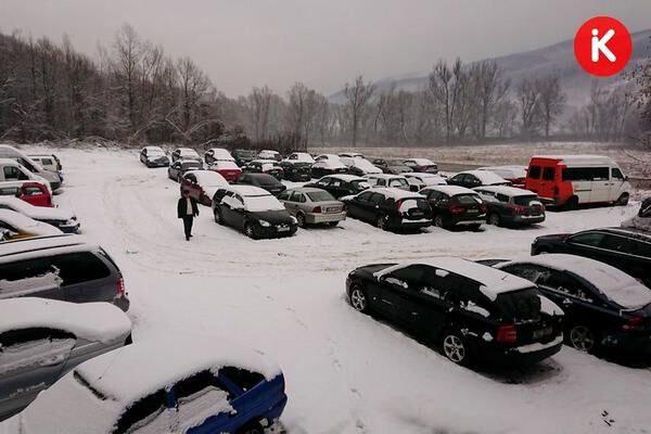 Кладбища «блях»: зачем украинцы бросают авто на полях Словакии