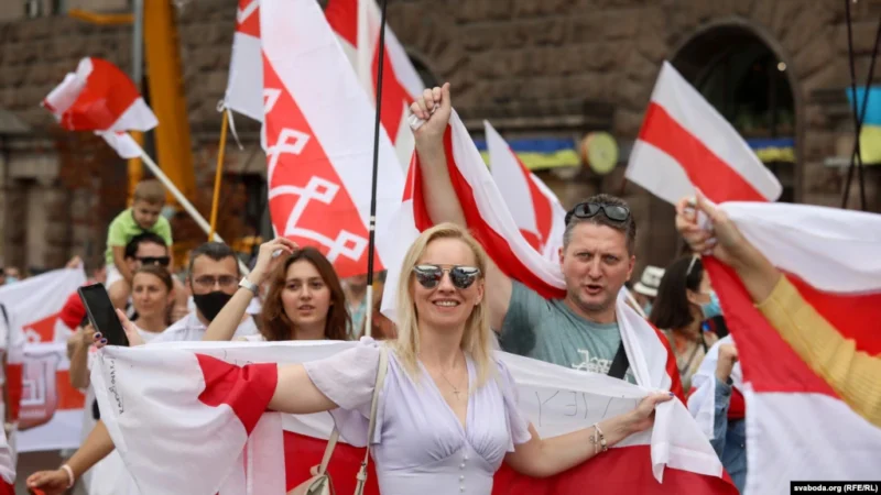 "Не плачу ночами". Как живут белорусы, бежавшие в Украину