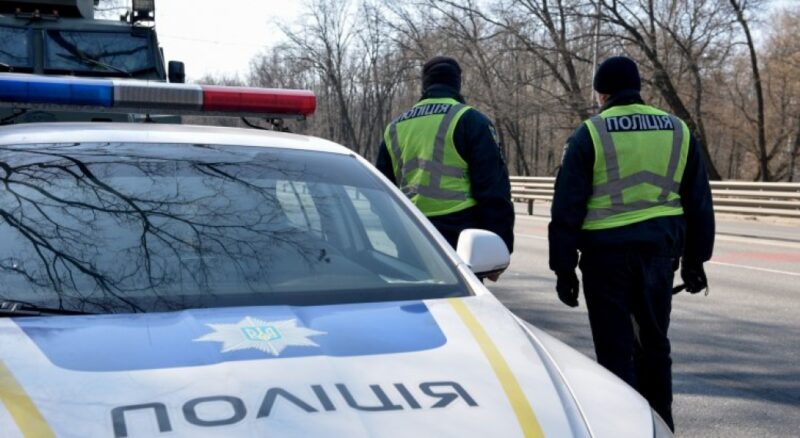 Каждому полицейскому — по тысяче долларов