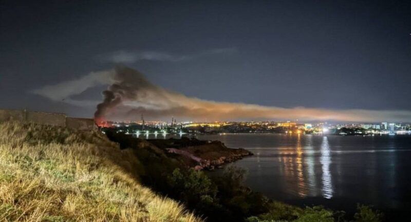 Пожежа у Севастополі після успішної атаки по кораблях ЧФ РФ