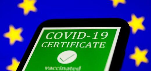 Як працюватиме COVID-сертифікат ЄС і чи отримуватимуть його українці