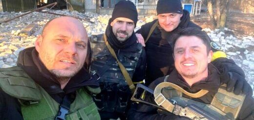 «На заводі». Добралися хлопці до заводу. Поки що тихо© Віктор Олійник