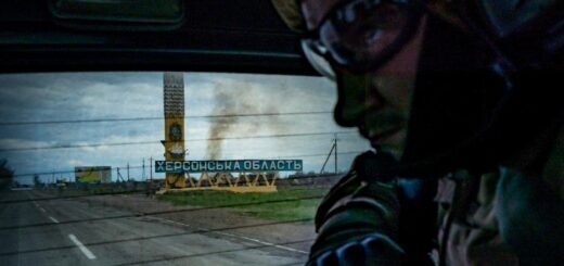 Украинский военнослужащий на границе с Херсонской областью