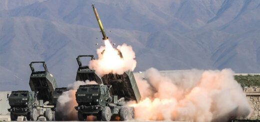 Одна установка HIMARS вміщує 6 ракет GMLRS