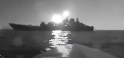 Дитячий садок у Броварах, на який впав вертоліт з керівництвом МВС на борту, 18 січня 2023 Фото: Стас Юрченко, Ґрати
