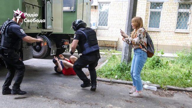 Протидія невиправданому і надмірному насильству з боку правоохоронця не може кваліфікуватися як опір