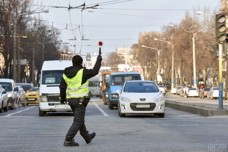 Беспричинная остановка автомобиля работниками полиции: как действовать водителю