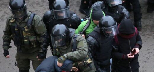 Бывший следователь из Минска рассказывает о видео из автозаков и жестокости: "Они друг друга фиксируют, собирают компромат" силовиков