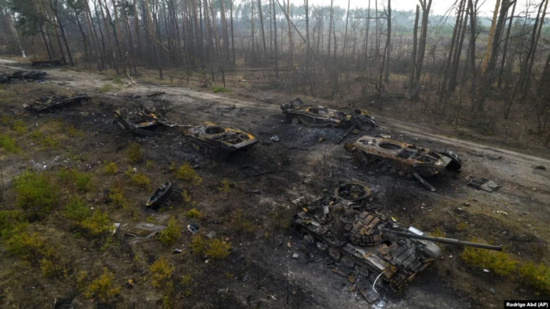 Знищена російська бронетехніка після того, як ЗСУ розгромили російських військових під Києвом