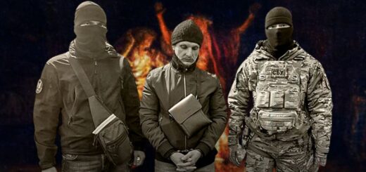 На фоні - ілюстрація французького художника ХІХ сторіччя Александра Габрієля Декампа "Шабаш відьом" для п'єси Шекспіра "Макбет". Колаж ВВС.