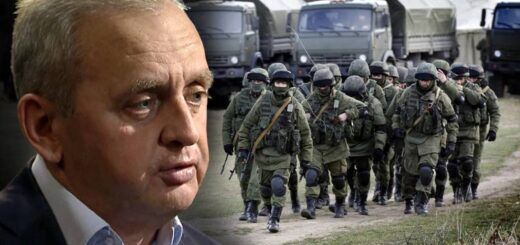 Генерал армии Виктор Муженко и «зеленые человечки» России. Коллаж