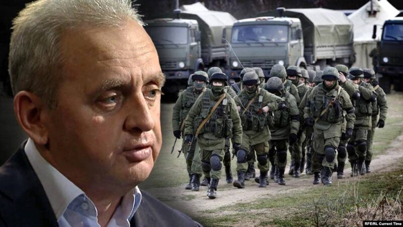 Генерал армии Виктор Муженко и «зеленые человечки» России. Коллаж