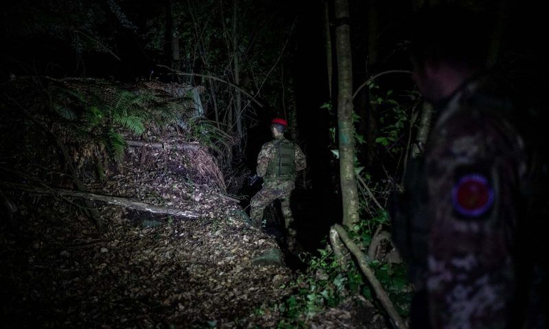 Элитное подразделение полиции Cacciatori во время облавы на гангстеров в калабрийских горах, декабрь 2019 года Фото The Guardian