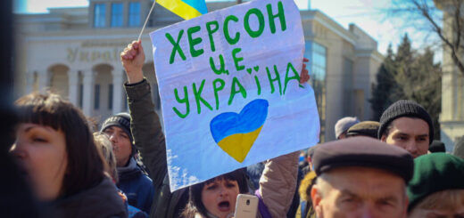 Митинг против оккупации в Херсоне, 13 марта 2022 года. Фото: Вгору