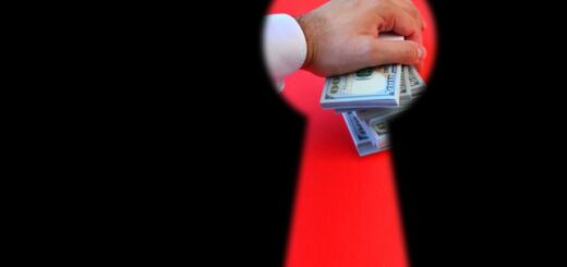 Кто такие "разоблачители"? Как в Украине защищают стражей гражданского общества