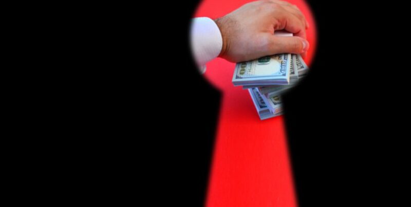 Кто такие "разоблачители"? Как в Украине защищают стражей гражданского общества