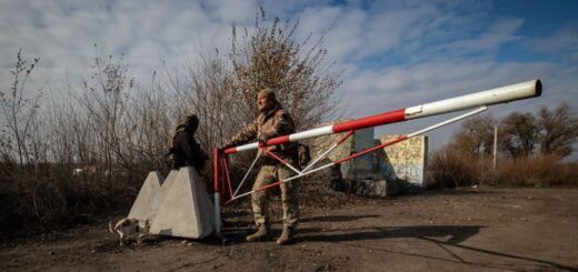 Куда на самом деле ушли военные в Золотом и чего они опасаются - репортаж из зоны разведения
