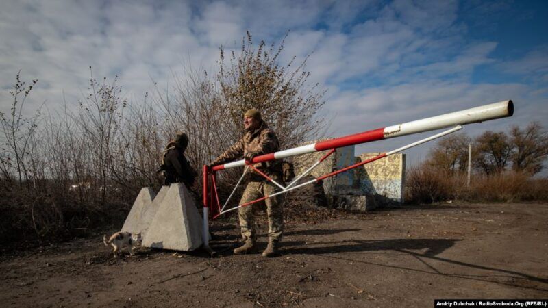 Куда на самом деле ушли военные в Золотом и чего они опасаются - репортаж из зоны разведения