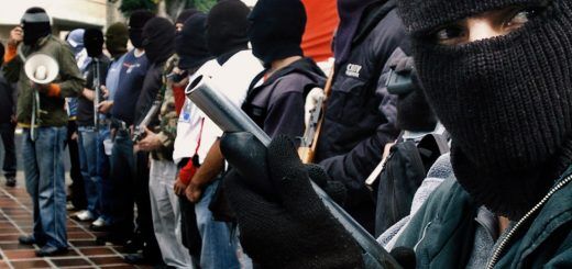 Colectivos также осуществляют полицейское наблюдение. Фото: Карлос Рамирес