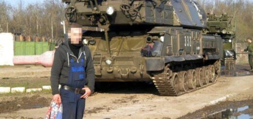 Самоходная огневая установка комплекса "Бук-М1" с бортовым номером "332" российской 53-й зенитно-ракетной бригады, фото из онлайн-альбома российского механика