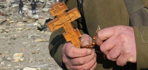 Священники розповідають, що військові РФ катуваннями намагаються схиляти до співпраці