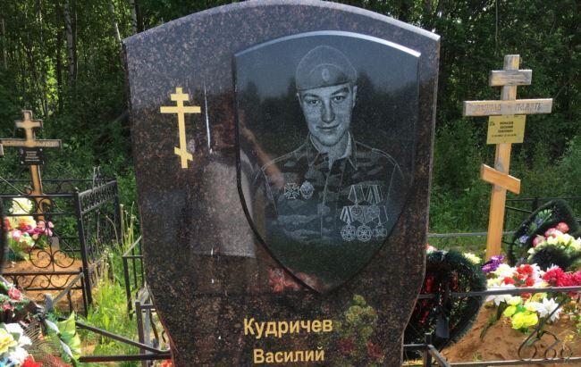 "Парней раскидывали по разным датам". Как в России скрывают потери в Сирии