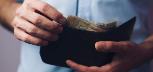 Не пряником единым: помогают ли высокие зарплаты бороться с коррупцией на госслужбе