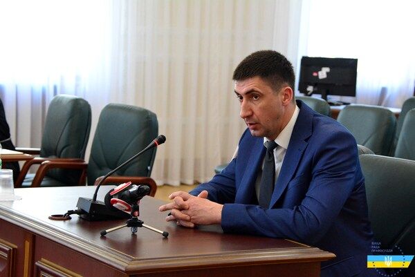 Знайомтеся, суддя Голосіївського районного суду міста Києва – Андрій Васильович Новак.
