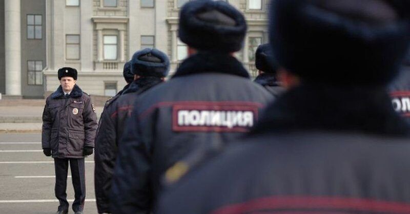 Ситуация простая: либо фальсифицировать, либо стреляться. Как в России система доводит полицейских до самоубийства