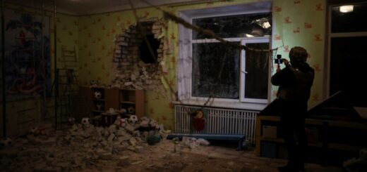 Россияне обстреляли детсады и школы на Донбассе: что произошло 17 февраля и чего ждать дальше