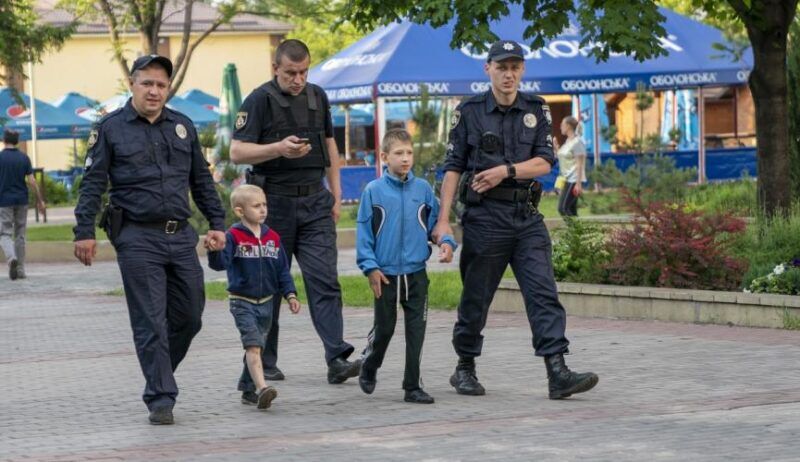 Як спілкуватись з правоохоронцями: Пам'ятка для неповнолітніх, які стали свідками або жертвами злочину