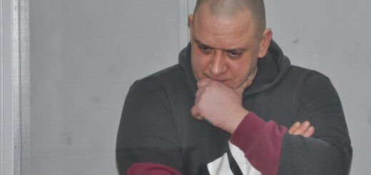 Роман Дудін у Шевченківському районному суді Києва, 1 листопада 2023 року. Фото: Максим Каменєв, Ґрати