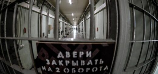 Места лишения свободы – «прекрасное» место для мошенничества. Если человек попал в тюрьму впервые, многого не знает и, разумеется, немало опасается за свою дальнейшую судьбу, то он – идеальный «клиент» злоумышленников. Но распознать ложь можно, причем в большинстве случаев это даже не трудно.