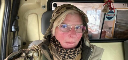 Как выжить и сохранить себя в плену: интервью с парамедиком Юлией “Тайрой” Паевской