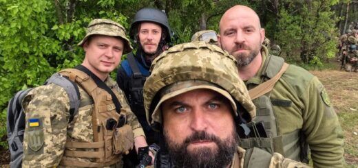 "Скорбеть будем после победы". Чем журналистские навыки пригодились на фронте