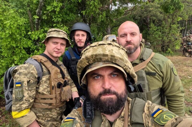 "Скорбеть будем после победы". Чем журналистские навыки пригодились на фронте