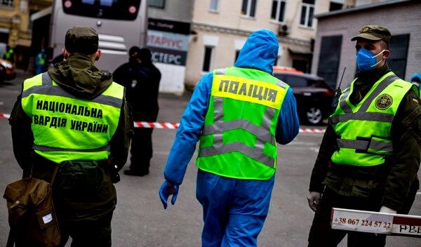 Нацгвардия и полиция в Киеве во время карантина. Фото: Стас Юрченко, Ґрати
