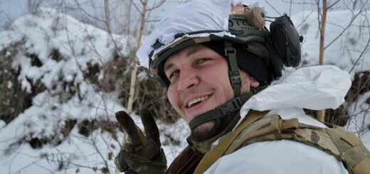 Посмішка воїна – це ознака сили. Бо незважаючи на обставини, зберегти внутрішнє світло здатні лише вольові люди. І наші захисники – саме такі.