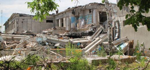 ЗРУЙНОВАНА ЗЕЛЕНОГАЙСЬКА ПОЧАТКОВА ШКОЛА, ЗРУЙНОВАНА РОСІЙСЬКИМИ СНАРЯДАМИ. ФОТО: КАТЕРИНА ПЕТРЕНКО / НОВИНАРНЯ