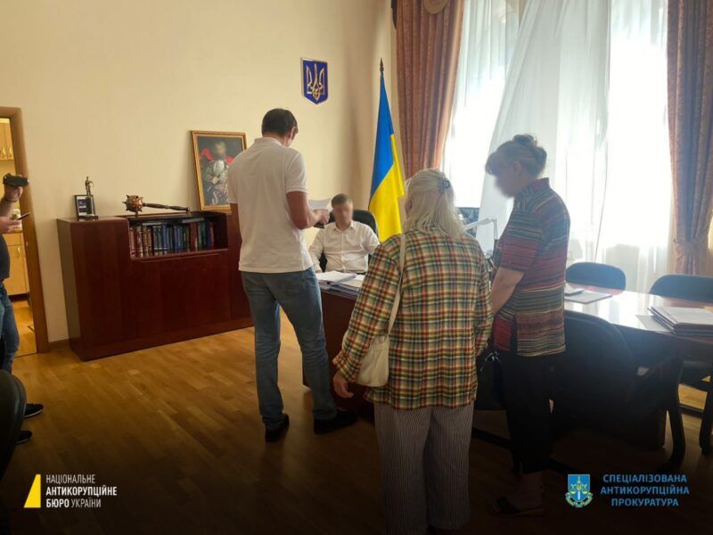 Що стоїть за серією вчорашніх гучних арештів корумпанта, зрадника та підбурювача