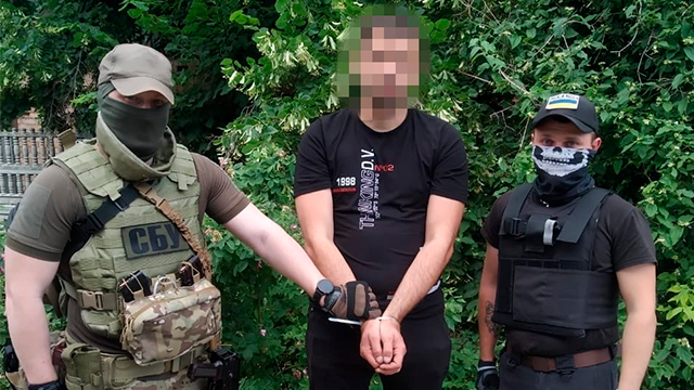 Співпраця з ворогом під час окупації: які обставини виключають кримінальну протиправність?